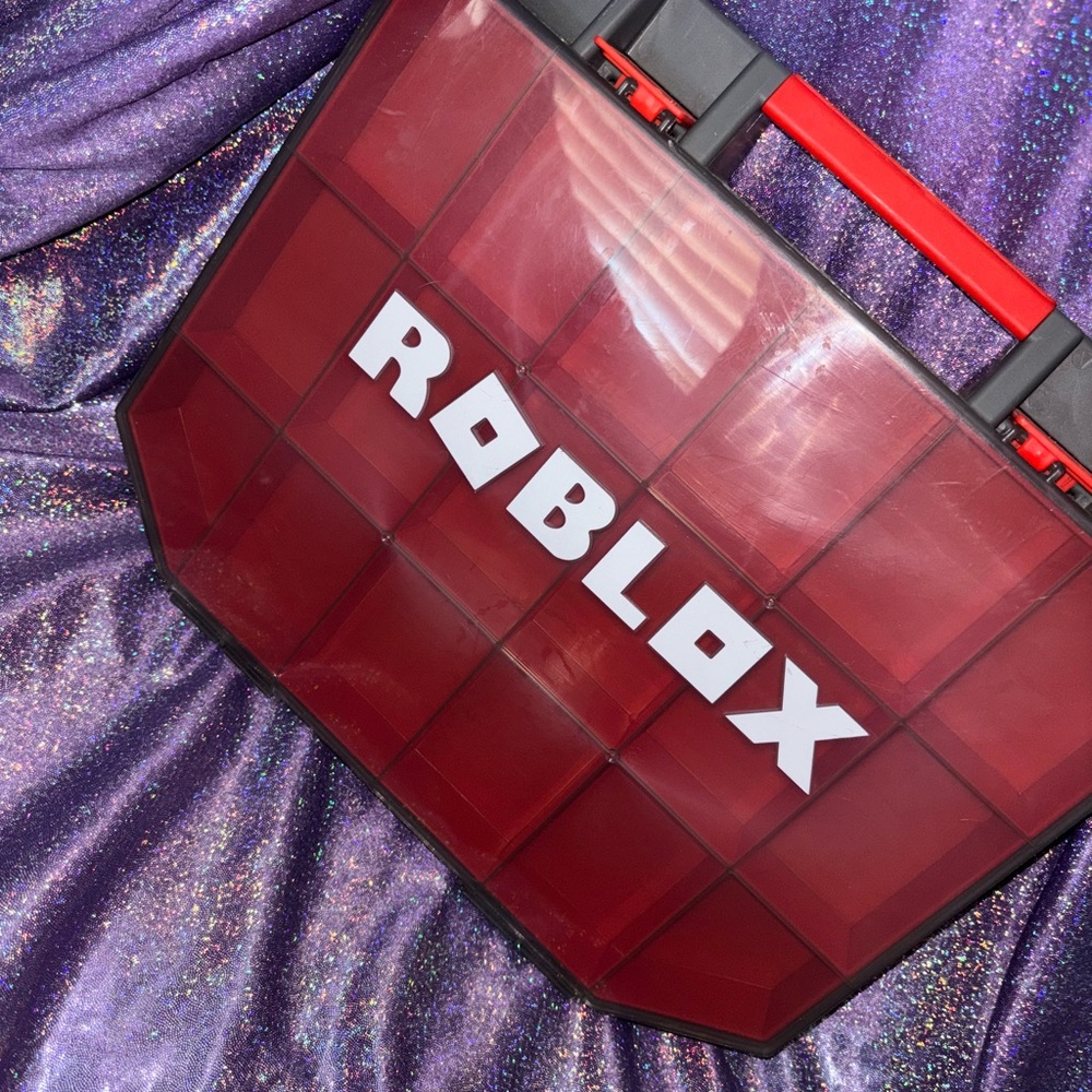 ROBLOX: Collectors Tool Box - Picture 2 of 8